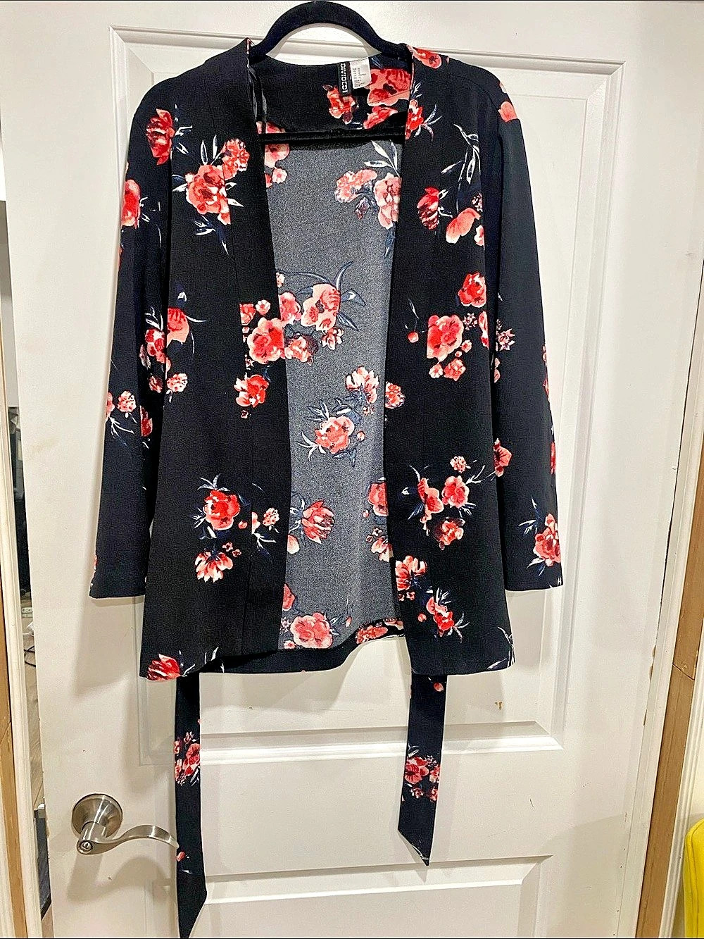 H&M Floral Tie-Front Blazer in Black & Red Size Medium